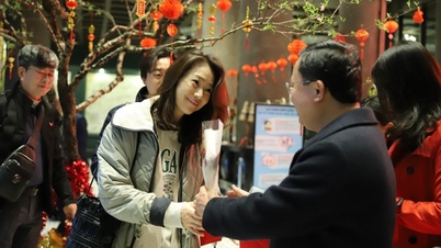 300 khách du lịch Hàn Quốc 'xông đất' vịnh Hạ Long