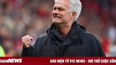 Mourinho đưa AS Roma vào chung kết Europa League