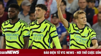 Chơi thiếu người, Arsenal vẫn đánh bại Crystal Palace
