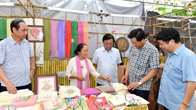 អភិវឌ្ឍផលិតផល OCOP ហាណូយ៖ គុណសម្បត្តិពីរដ្ឋធានីវប្បធម៌ និងចំណេះដឹងជនជាតិដើមភាគតិច