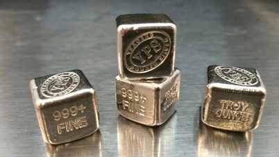 Silver rises closely following gold price