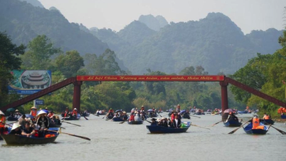 ភ្ញៀវ​ទេសចរ​ជាង ២​ម៉ឺន​នាក់​មក​វត្ត Huong នៅ​ថ្ងៃ​ទី​៣ នៃ​បុណ្យ​ចូល​ឆ្នាំ