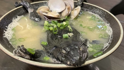 Bát mỳ ramen kèm ếch nguyên con gây sốt Đài Loan