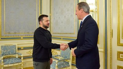 Mr. Cameron visits Ukraine after taking office as British Foreign Secretary