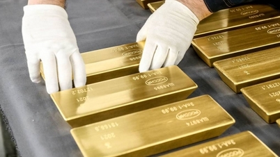 Giá vàng SJC không còn "một mình một chợ", nhà đầu tư lỗ nặng, thế giới trụ vững