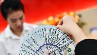 Bản tin tài chính sáng 1/1/2024: Giá vàng đầu năm tăng, dầu giảm, USD đi lên