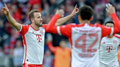 Bayern thắng 8-0 trong trận đấu ba thẻ đỏ ở Bundesliga