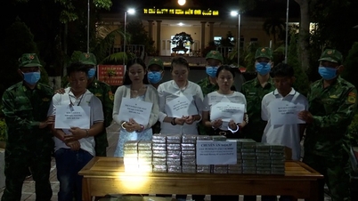 Bắt giữ 5 người Lào vận chuyển 100 bánh heroin qua biên giới