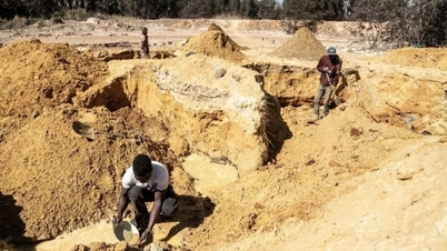 Libyan authorities crack down on illegal gold mining in the desert