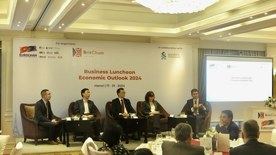 Standard Chartered holds seminar on economic overview and action strategy
