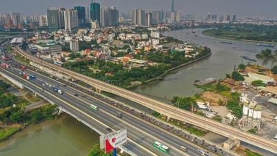 Real estate tycoon's debt swells, debt repayment ability slightly recovers