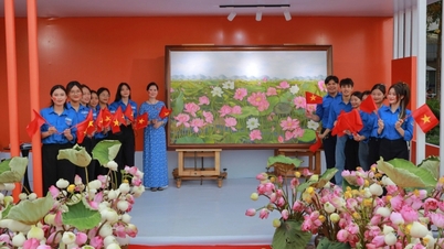 សូមរីករាយជាមួយគំនូរដ៏មានតម្លៃ Lotus Pure Land ដោយ Nguyen Thi Kim Duc