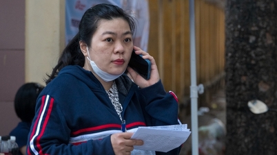 Cô giáo cứ mỗi mùa thi lại đến trường 'gác cổng'