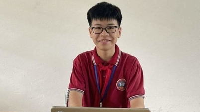 The first 9th grade male student in Lao Cai to achieve 8.5 IELTS