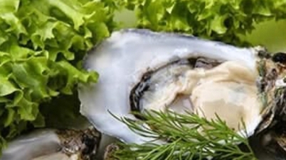 Nhiều người nôn ói nhập viện nghi ngộ độc sau khi ăn hàu, bào ngư