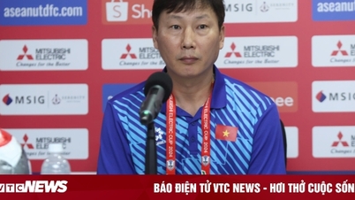 Trọng tài từ chối bàn thắng của Xuân Son, HLV Kim Sang-sik 'không có gì để nói'