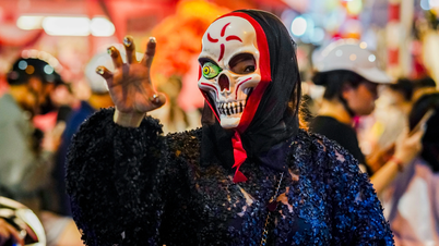 “Ma quỷ” dạo chơi trên đường phố Hà Nội dịp lễ Halloween