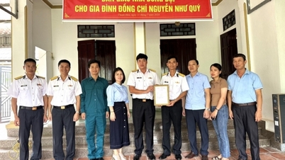 Vùng 5 Hải quân tặng “Nhà đồng đội” cho quân nhân có hoàn cảnh khó khăn