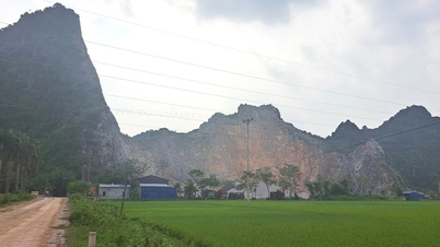 បុរស​ជា​កម្មករ​ធ្លាក់​ពីលើ​កន្លែង​យក​ថ្ម​មក​ដី​ស្លាប់​