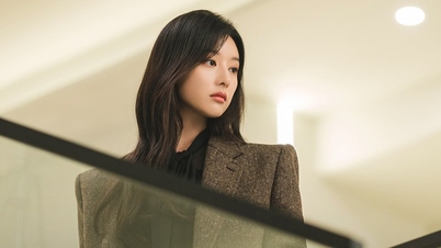 Kim Ji Won រក្សា​តួ​ខ្លួន​របស់​នាង​យ៉ាង​ណា​ដើម្បី​ដោះ​សម្លៀក​បំពាក់​ទាំង​អស់​ក្នុង 'Queen of Tears'?