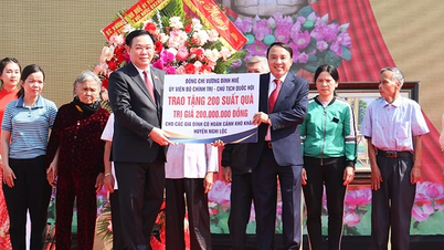 National Assembly Chairman Vuong Dinh Hue attends "Tet for the poor - Spring of Giap Thin 2024" in Nghe An