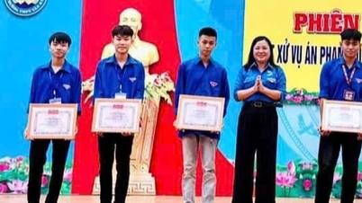Commending a group of brave high school students who braved the rain to save people in the flood