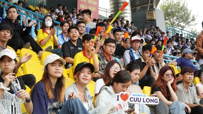 បរិយាកាសបាល់ទាត់អាជីពនៅកីឡដ្ឋាន Can Tho