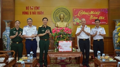 Trung tướng Nguyễn Trọng Bình kiểm tra, chúc Tết tại Bộ Tư lệnh Vùng 5 Hải quân