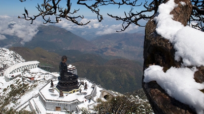 Snow falls on Fansipan peak