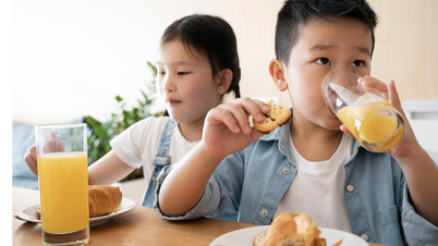 What should children eat to maintain growth momentum during Tet?