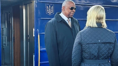 Bộ trưởng Quốc phòng Mỹ bất ngờ đi tàu hỏa đến thủ đô Ukraine