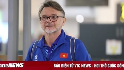 Sad homecoming of Vietnam team after losing to Indonesia