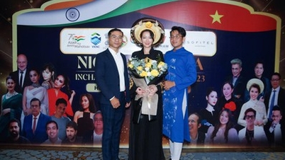 អ្នករចនា Le Minh Phu ណែនាំការប្រមូល Ao Dai Dance of Time | ស្ត្រី
