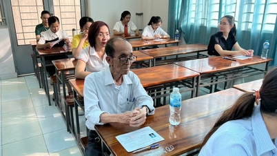 លោកតាអាយុ ៨៧ឆ្នាំ នៅភាគខាងលិច ប្រឡងគ្រូ