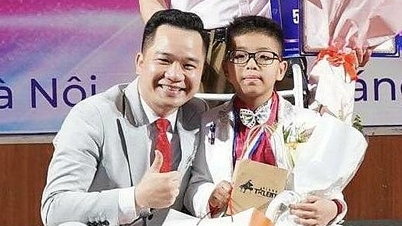Cậu bé liệt hai chân đoạt giải cuộc thi piano