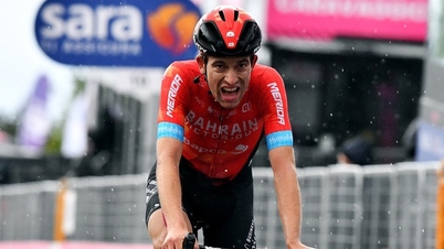 The world of cycling is shocked by the death of a cyclist who fell into a ravine.