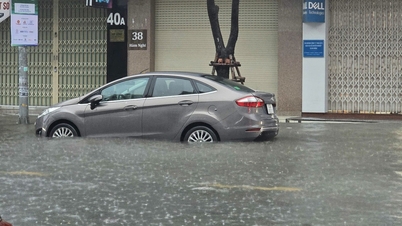 Heavy rain causes flooding, many schools let students stay home