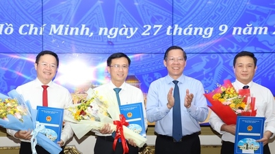 ប្រធានគណៈកម្មាធិការប្រជាជនទីក្រុងហូជីមិញ តែងតាំងប្រធានស្រុក និងអនុប្រធានមន្ទីរជាច្រើន