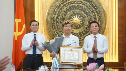 ជើងឯក Olympia 2023 Le Xuan Manh ត្រូវបានខេត្ត Thanh Hoa ផ្តល់រង្វាន់ ២០០លានដុង