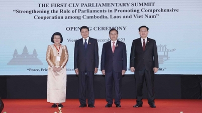 Der erste Gipfel der Nationalversammlung von Kambodscha, Laos und Vietnam wird eröffnet und hält eine Plenarsitzung ab