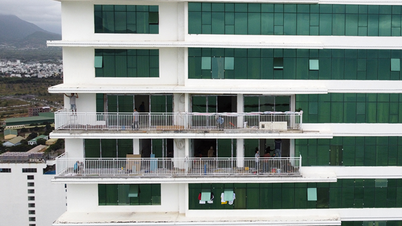 Ampliación del balcón de la terraza en el piso 41-42 del edificio más alto de Khanh Hoa