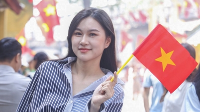 ប្រជាពលរដ្ឋ​ចូលរួម​ក្នុង​បរិយាកាស​នៃ​ការ​ប្រារព្ធ​ខួប​លើក​ទី​៧០​នៃ​ថ្ងៃ​រំដោះ​រាជធានី