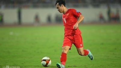 Nguyễn Văn Toàn: 'Xin CĐV nhẹ nhàng với cầu thủ Việt Nam'