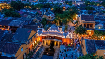 ក្បួនដង្ហែប្រារព្ធខួប ២៥ឆ្នាំ ទីក្រុង Hoi An ត្រូវបានទទួលស្គាល់ជាបេតិកភណ្ឌវប្បធម៌ពិភពលោក