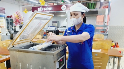 Hàng hóa không lợi nhuận đến với bà con vùng bão lũ