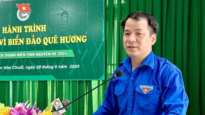 Secretary of the Central Youth Union visits the only island in Ca Mau with people living there