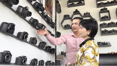 ការប្រមូលកាមេរ៉ាចំនួន 700 ក្នុងរយៈពេលជាច្រើនទសវត្សរ៍នៅលោកខាងលិច