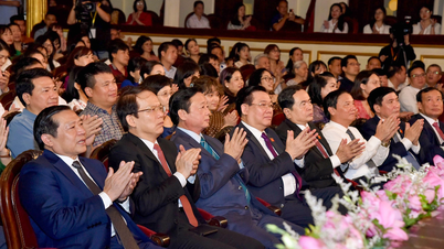 Chủ tịch Quốc hội dự Chương trình nghệ thuật “Vinh quang Tổ quốc Việt Nam”