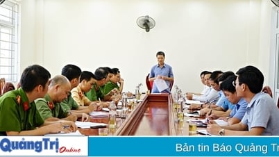 คณะกรรมการกฎหมายของสภาประชาชนจังหวัดทำงานร่วมกับตำรวจอำเภอวิญลินห์