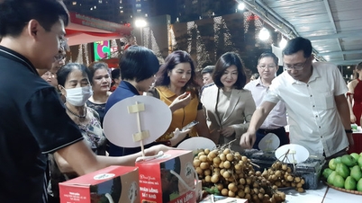 Khai mạc Tuần lễ Mận và nông sản an toàn
